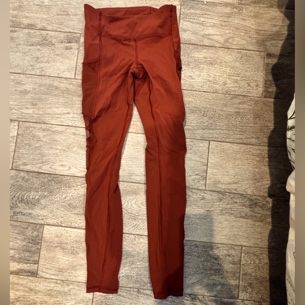 Lululemon Speed Up Tight *Mesh 28"
Savannah